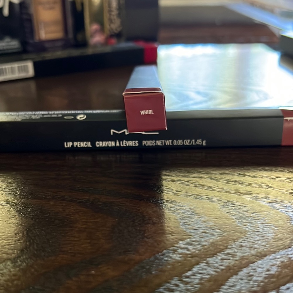 MAC lip liner
